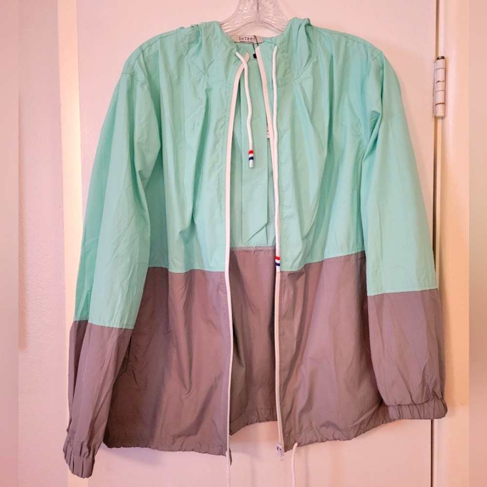SoTeer Lightweight Hooded Zip-Up Rain Jacket, Large, NWT